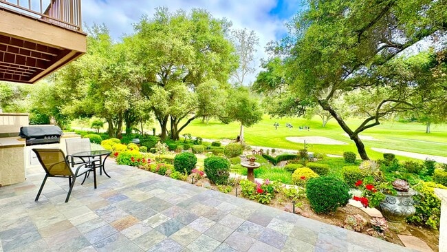 Building Photo - Stunning and Well Appointed High-End Two-S...