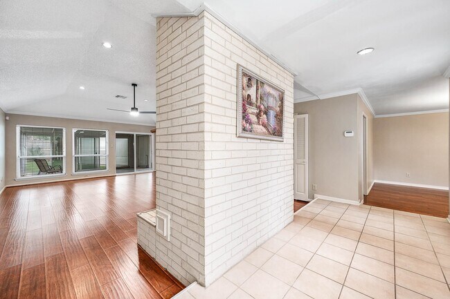 Building Photo - 12302 Piping Rock Dr