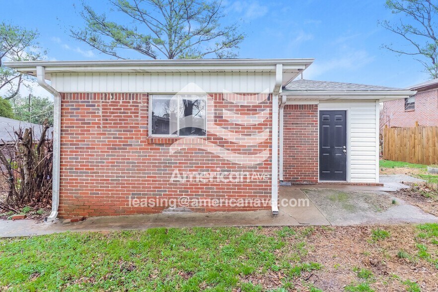 Building Photo - 25 10th Ave SW