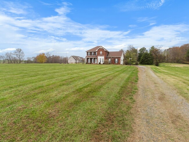 Building Photo - Lovely Single Family Home with Land