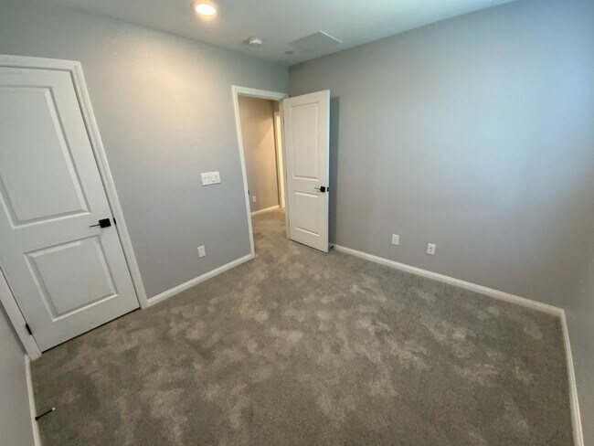 Building Photo - Townhouse in Summerlin North