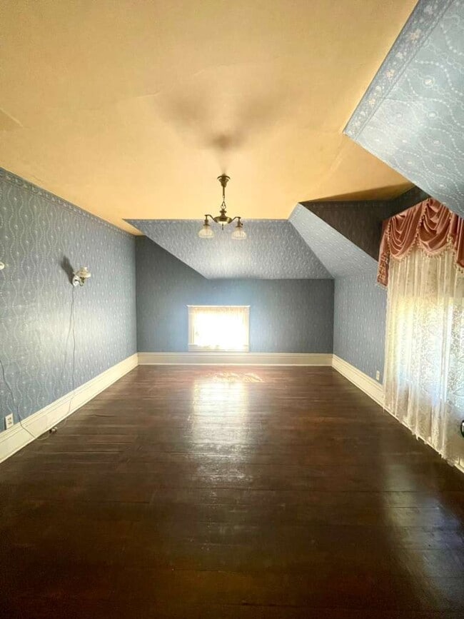 Building Photo - 1004 Pearl St