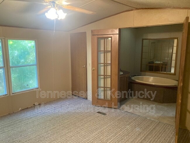 Building Photo - 220 Eller Dr