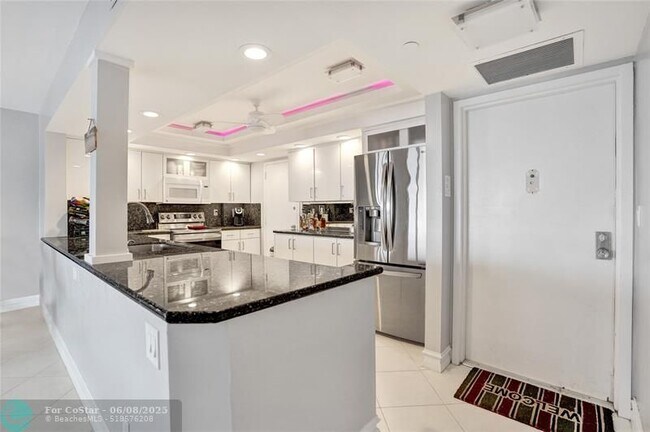 Building Photo - 1150 Hillsboro Mile