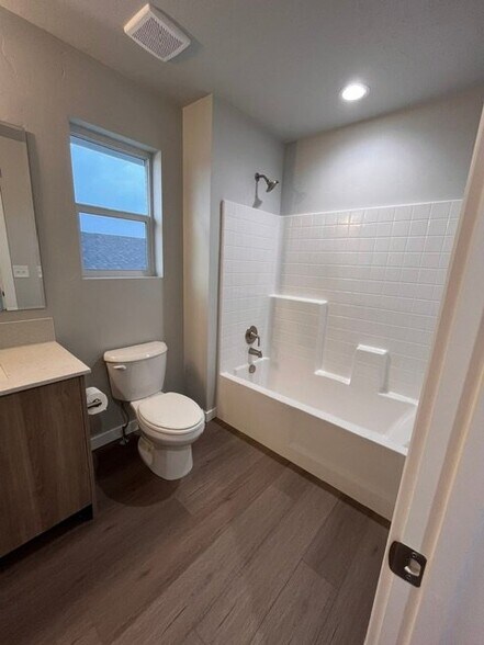 Building Photo - 10484 W Teratai St