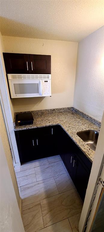 Building Photo - 421 E Kennedy Blvd