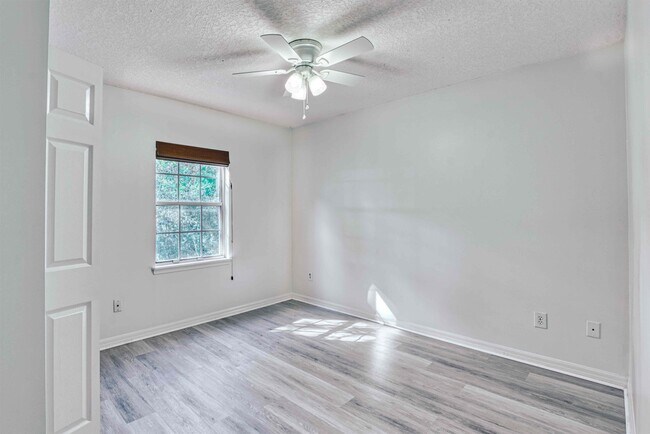 Building Photo - 303 D St