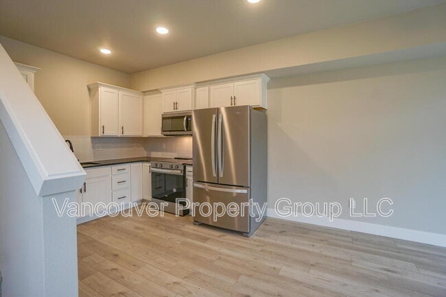 Building Photo - 2217 E Juniper Cir