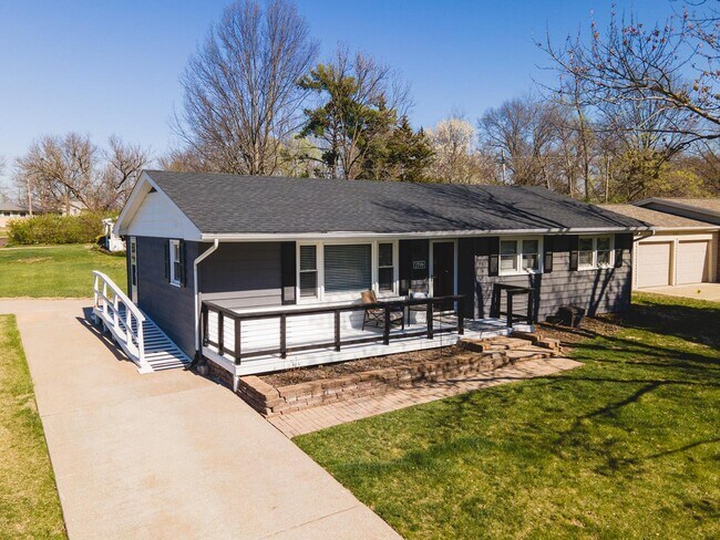 Building Photo - 2709 Highland Dr