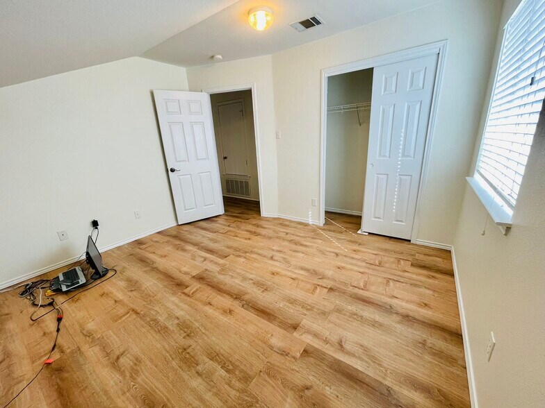 Building Photo - 1004 Sweet Melissa Dr