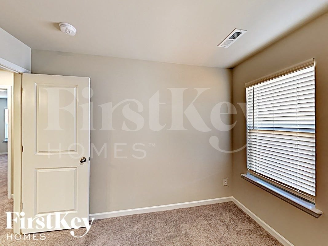 Building Photo - 1709 Rocky River Rd