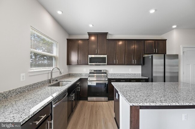 Building Photo - 21 Lyriq Ct