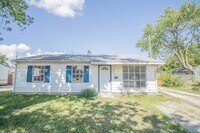 Building Photo - COZY 3 BR HOME CENTRALLY LOCATED