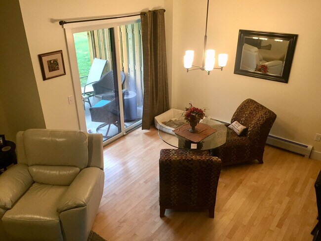 Building Photo - 2 Bedroom Home South Burlington Available 6/1