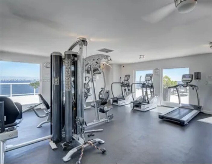 Building Photo - 2841 N Ocean Blvd