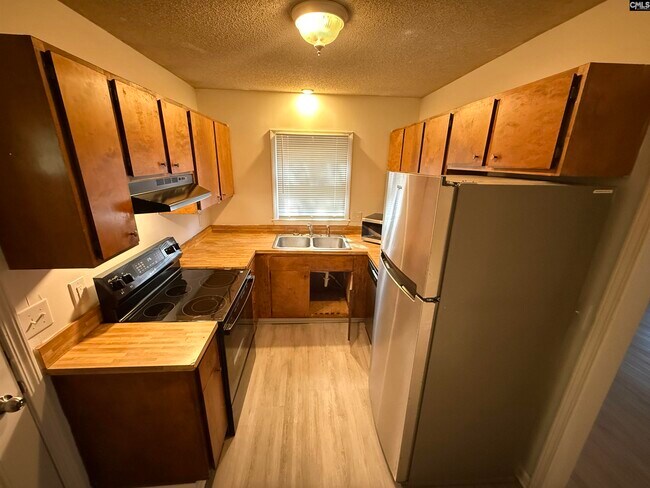 Building Photo - 117 Misty Oak Rd