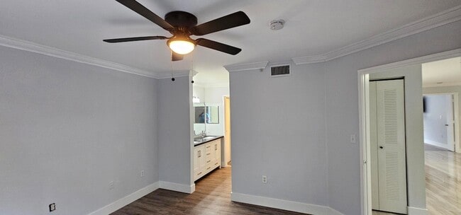 Building Photo - 400 Scotia Dr