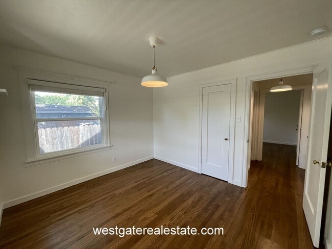 Building Photo - 811 G St