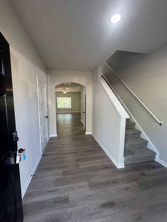 Building Photo - 2128 Clapham Ct