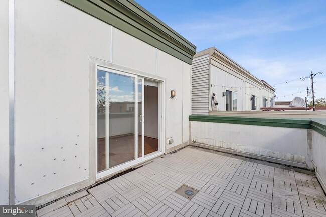 Building Photo - 4410 Longfellow St