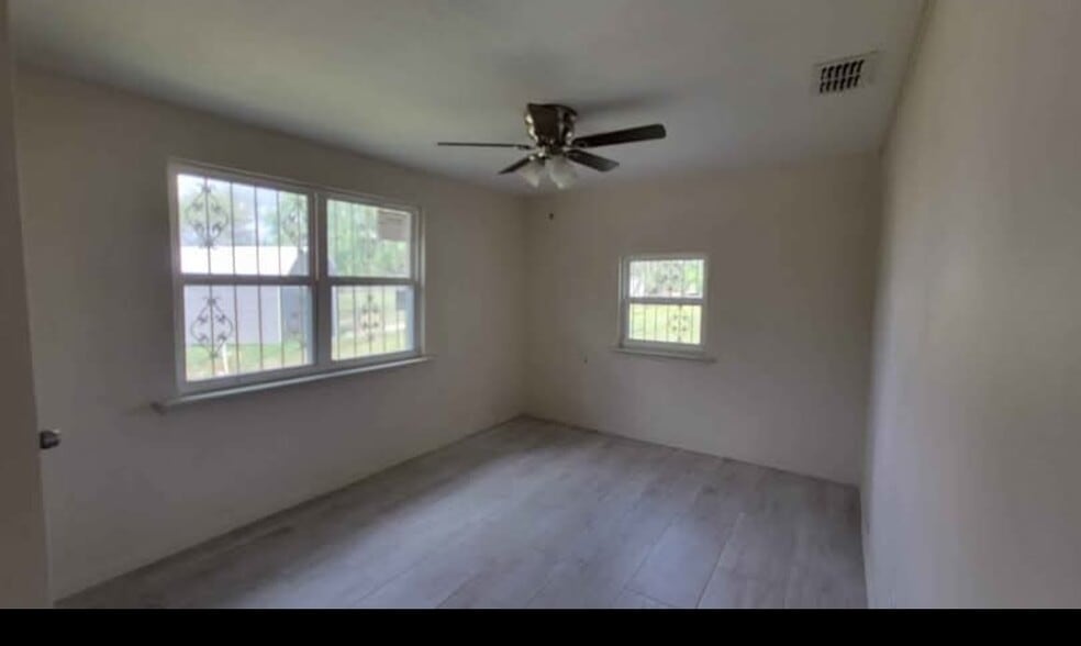 Building Photo - 41786 W Expressway 83