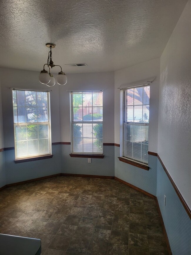 Building Photo - Taylor Ranch 3 Bedrooms  2 Bath  2/CG 1550/sf