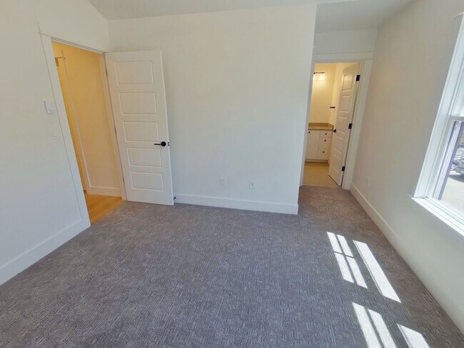 Building Photo - Don’t Miss Our Spring Rate Drop — Units Going Fast