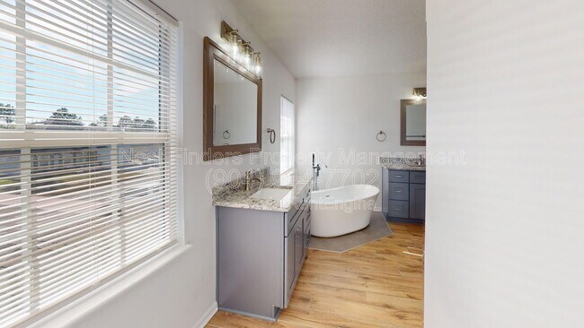 Building Photo - 12383 Tropic Dr