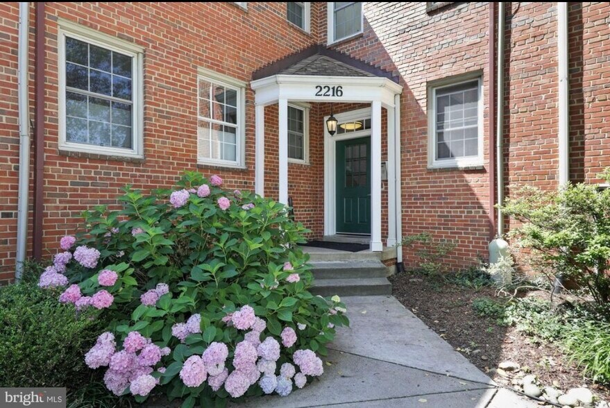 Building Photo - 2216 Washington Ave