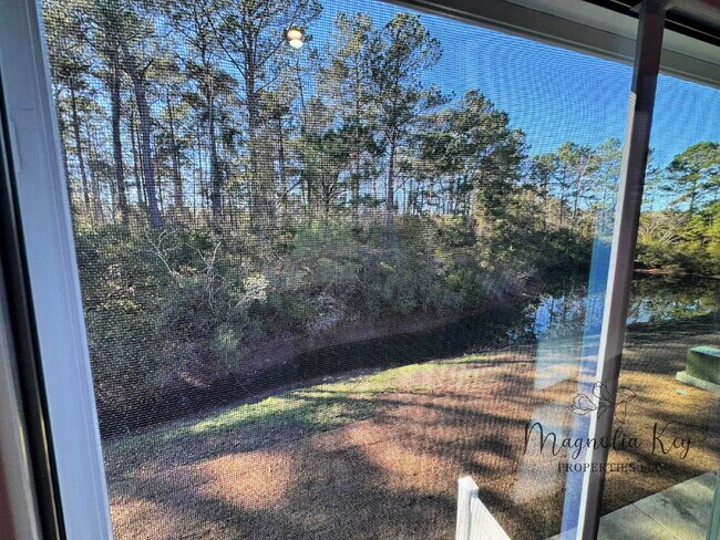 Building Photo - New 3 bed 2.5 bath Townhouse in Forestbrook