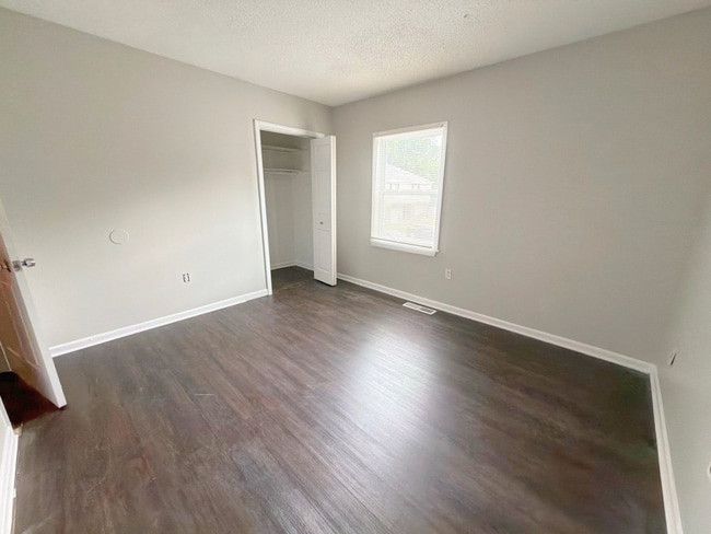 Building Photo - Beautifully Renovated 2 Bed / 1.5 Bath Townhome – Move-In Ready!