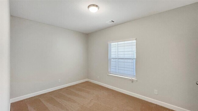 Building Photo - 1126 W 26th St