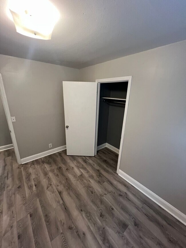 Building Photo - Beautiful 3 Bedroom 1 Bathroom Home
