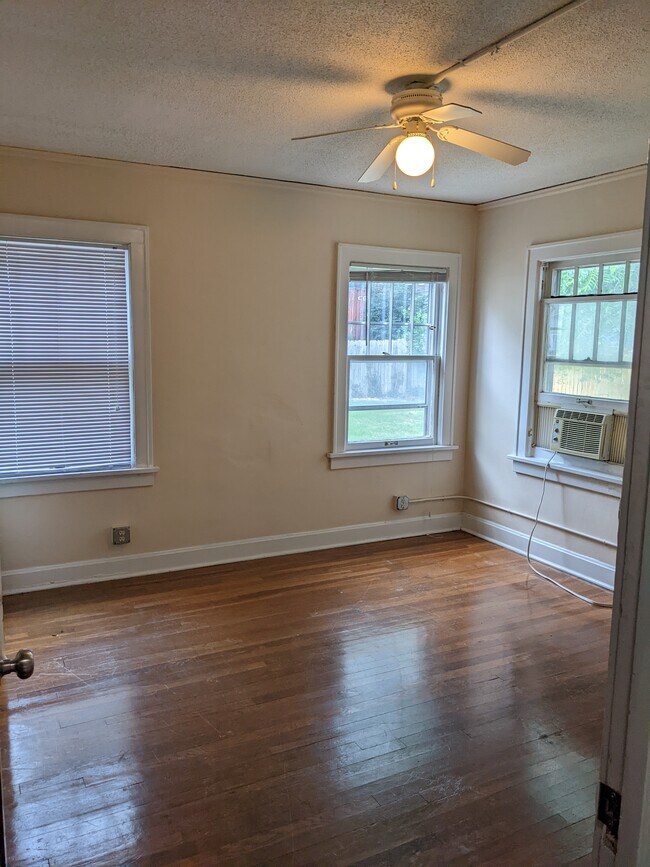 Building Photo - 1300 Rockhurst Rd