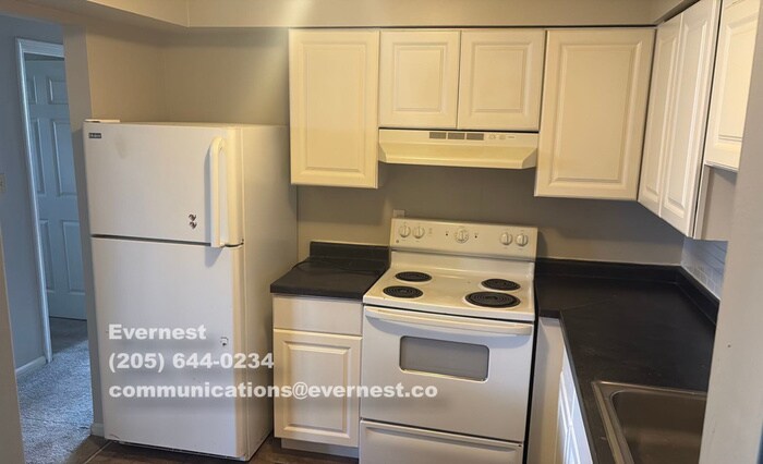 Building Photo - 1470 Slade Ave
