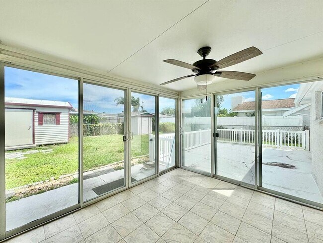 Building Photo - 3131 Roxbury Dr