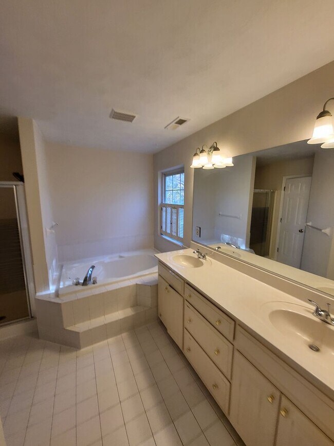 Building Photo - SAWYERS MILL