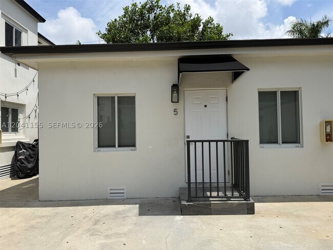 Building Photo - 111 SW 11th St