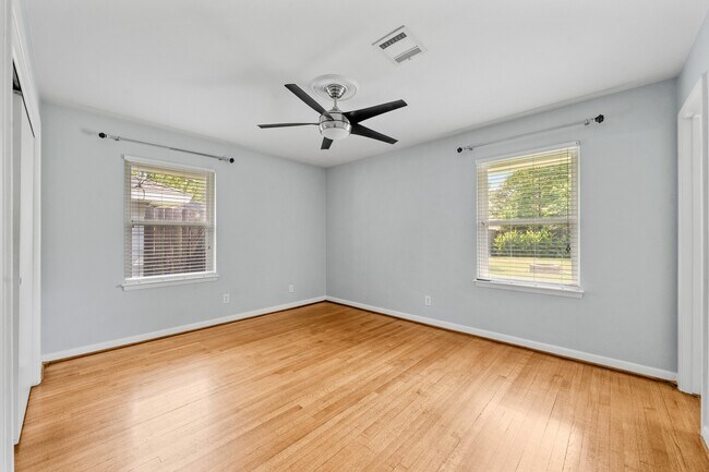 Building Photo - 6031 Moonmist Dr