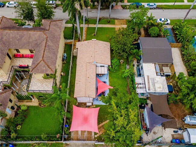 Building Photo - 1622 Mayo St