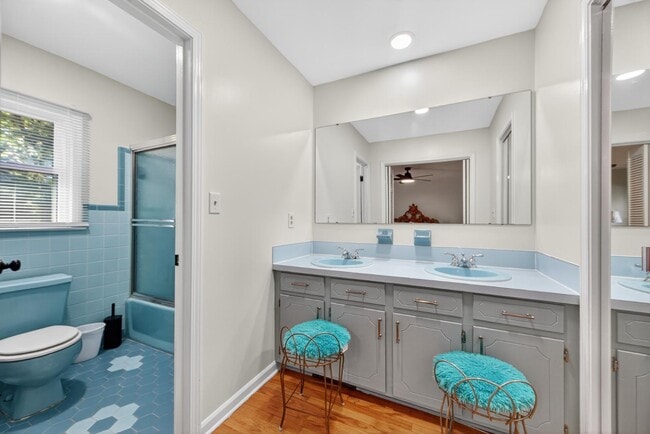 Building Photo - 1353 Secessionville Rd