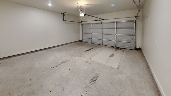 Building Photo - Luxury 3 Bedroom 2.5 Bathroom Townhome in Piedmont Schools (Neighborhood Park)