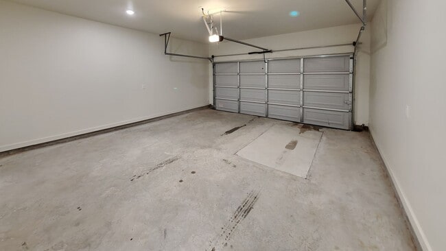 Building Photo - Luxury Modern Contemporary 3 Bedroom 2.5 Bathroom Townhome in Piedmont Schools- Neighborhood Park...