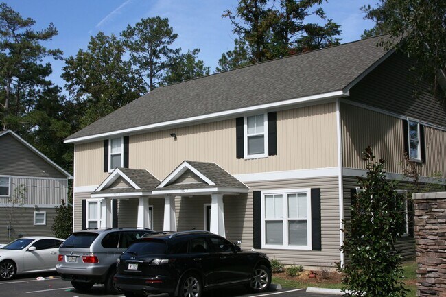 Building Photo - 1520 High Rd