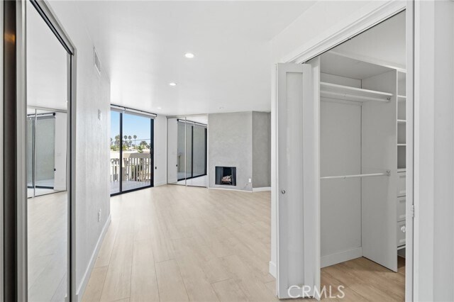 Building Photo - 7301 Vista Del Mar