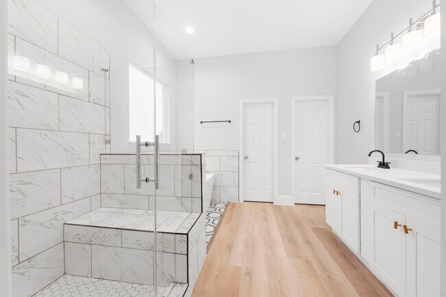Building Photo - 3532 White Oak Point Dr