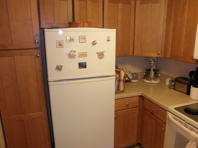 Full Kitchen - 17 Sunnybrook Rd