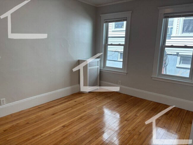 Building Photo - 32 Matchett St