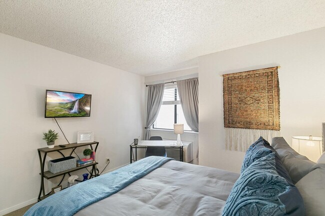 Building Photo - 6380 S Boston St