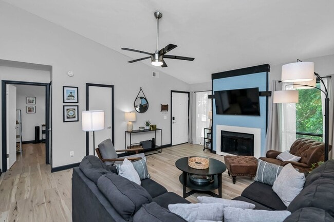Building Photo - Updated 2BR/2BA Gem Minutes from Downtown Columbia!